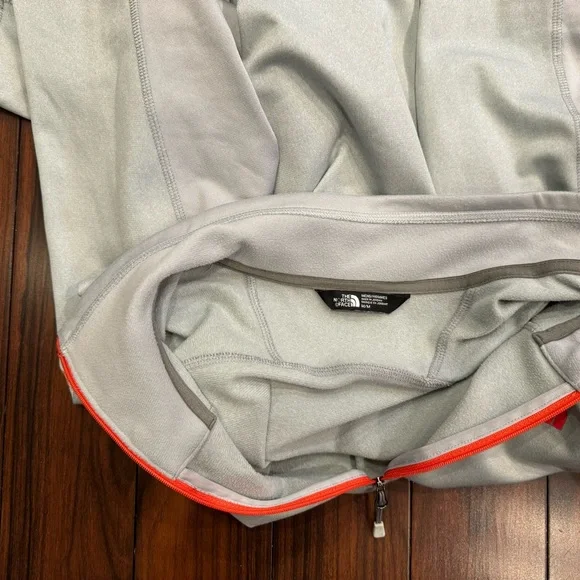 2 for 1 deal. Under Armor shorts and NorthFace Pullover - Picture 3 of 6